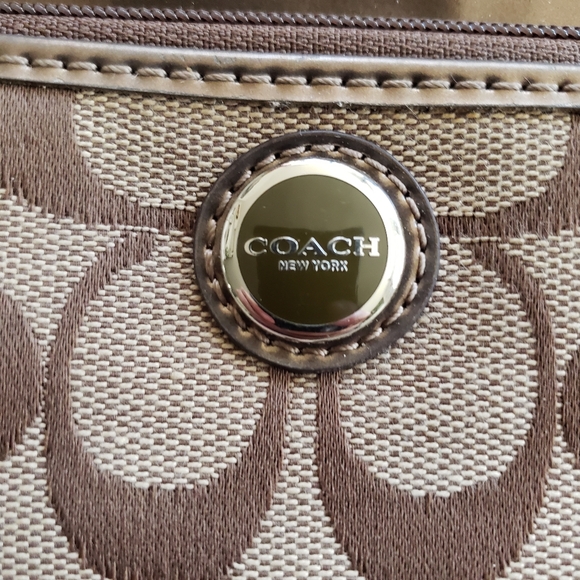 Coach Poppy Embroidered Signature Double Zip Wallet in great condition! - Picture 8 of 9